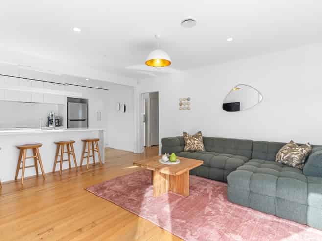 27a Castledine Cres, Glen Innes