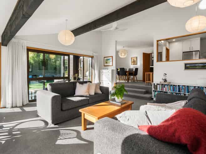 136 Sumnervale Drive, Sumner