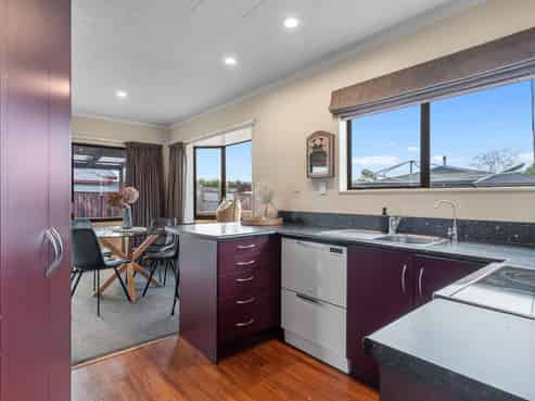 33 Starveall Street, Brightwater