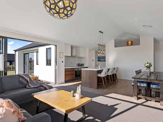 37 Silver Peaks Drive, West Melton
