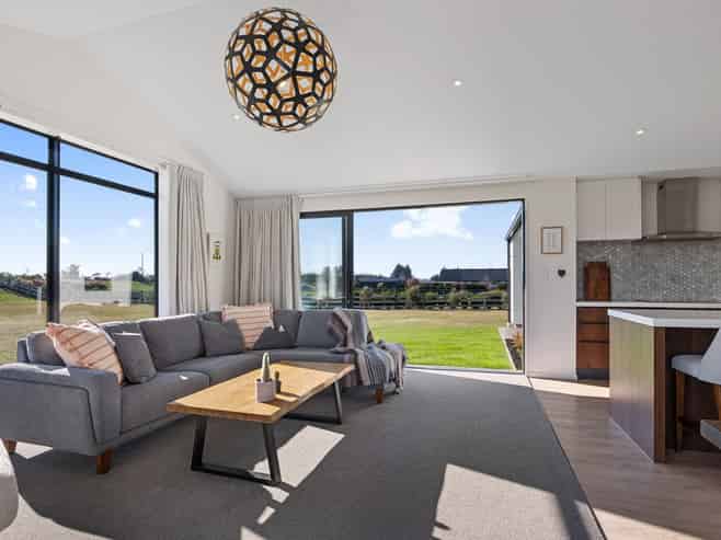 37 Silver Peaks Drive, West Melton