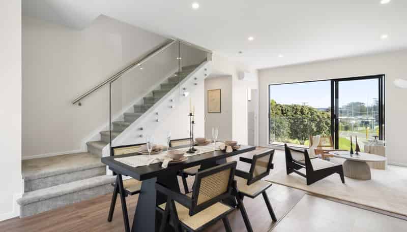 2/125 Universal Drive, Henderson
