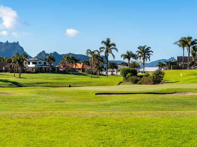 33 Barbados Way, One Tree Point