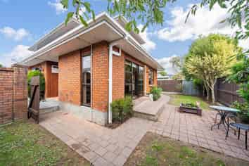 5 California Drive, Totara Park