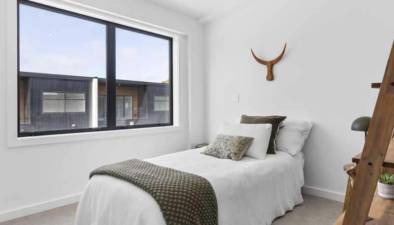 2/15 and 1/15 Keehan Drive, Hilltop