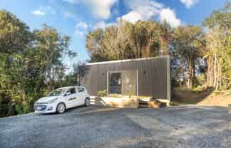 Thriving 3-Unit Accommodation Business!
