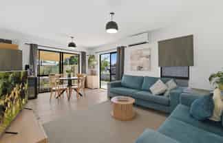 406A Ngatai Road, Bellevue