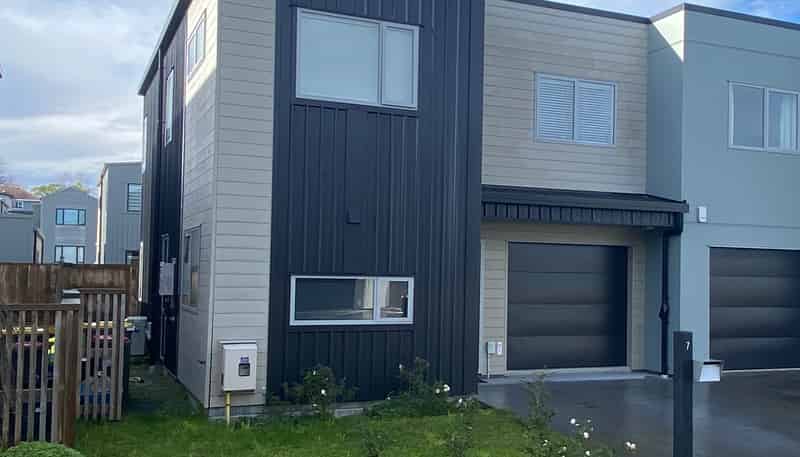 7 Selkirk Lane, Hamilton Lake