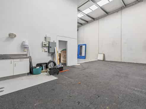 125sqm industrial – immaculate