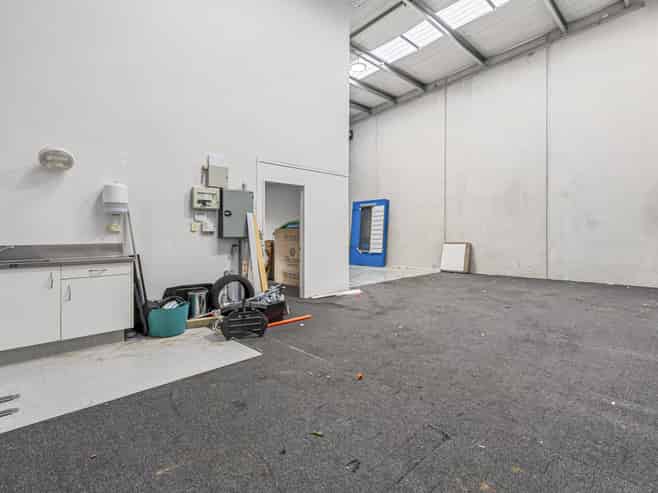 125sqm industrial – immaculate