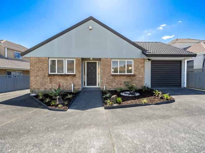 27B Central Park Drive, Te Atatu South