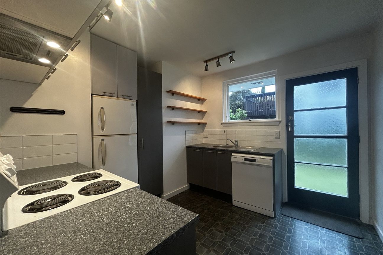 Comfortable City-Fringe Living - Vista 4