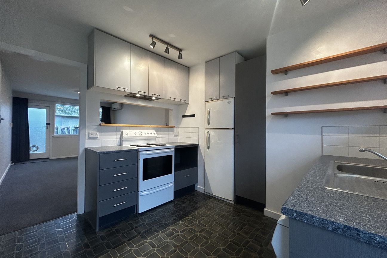 Comfortable City-Fringe Living - Vista 5
