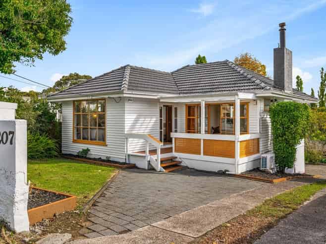 207 Sturges Road, Henderson