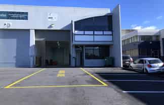 High-stud warehouse with office – prime position