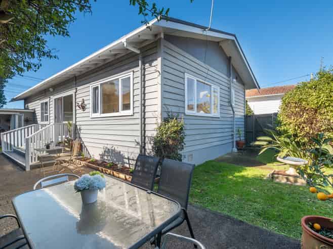 1/18 Gladstone Road, Northcote