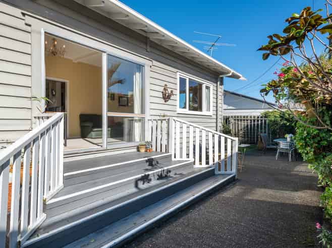 1/18 Gladstone Road, Northcote