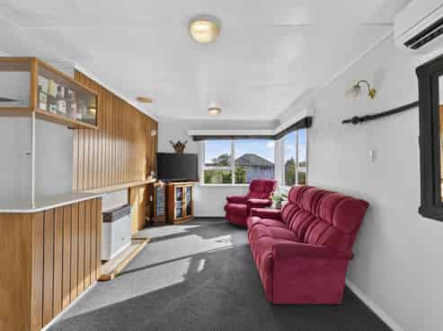 135 Tukapa Street, Westown