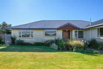4 Devon Crescent, DARFIELD
