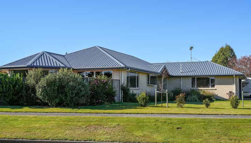 4 Devon Crescent, DARFIELD