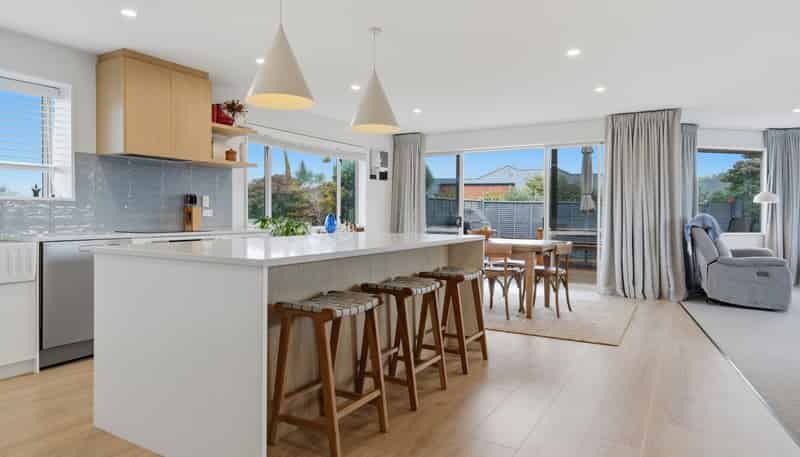 4 Devon Crescent, DARFIELD