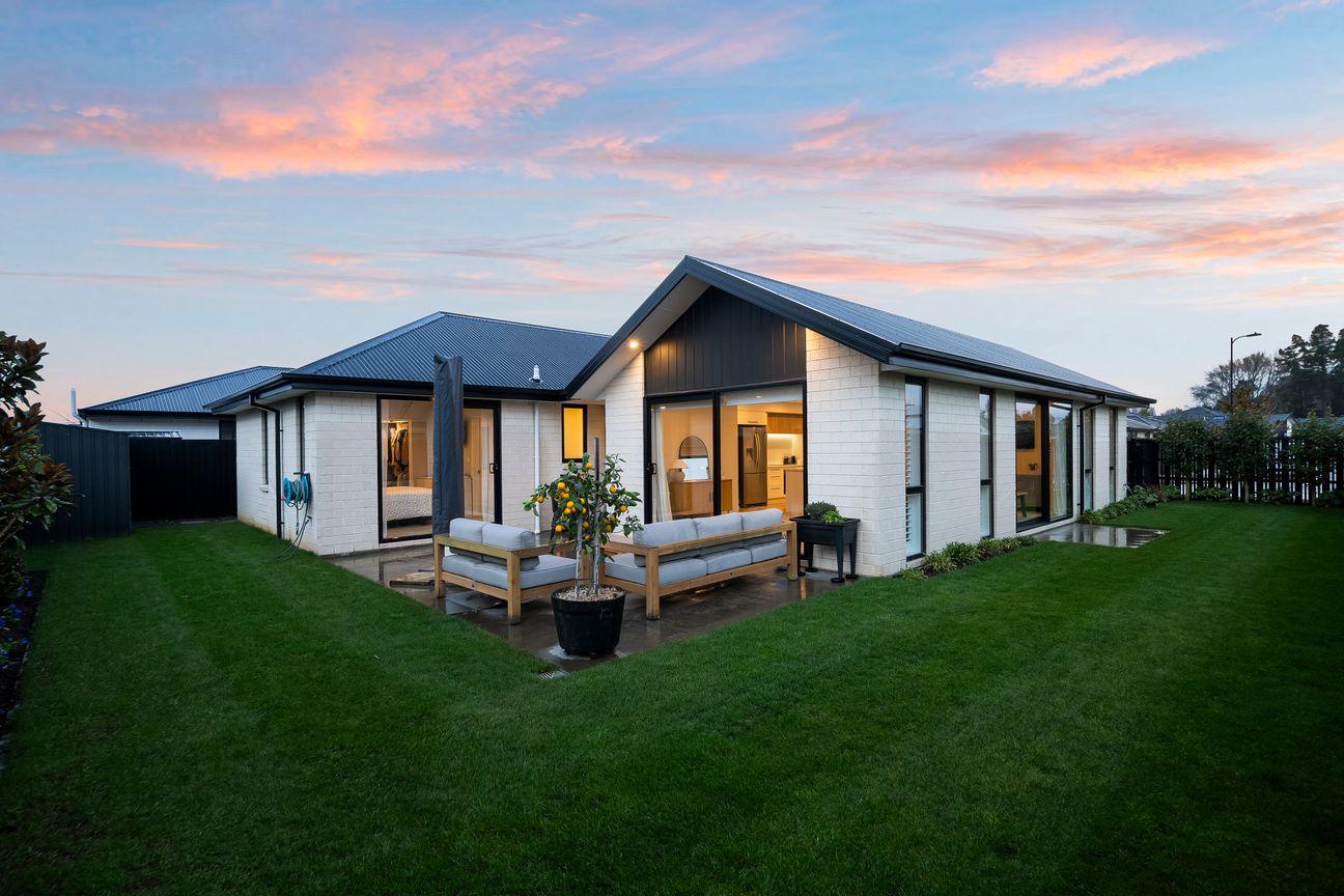 Space to Live, Sun to Enjoy - Bild 2