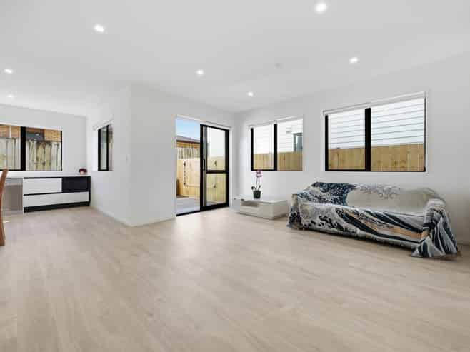 8A Britannia Place, Half Moon Bay