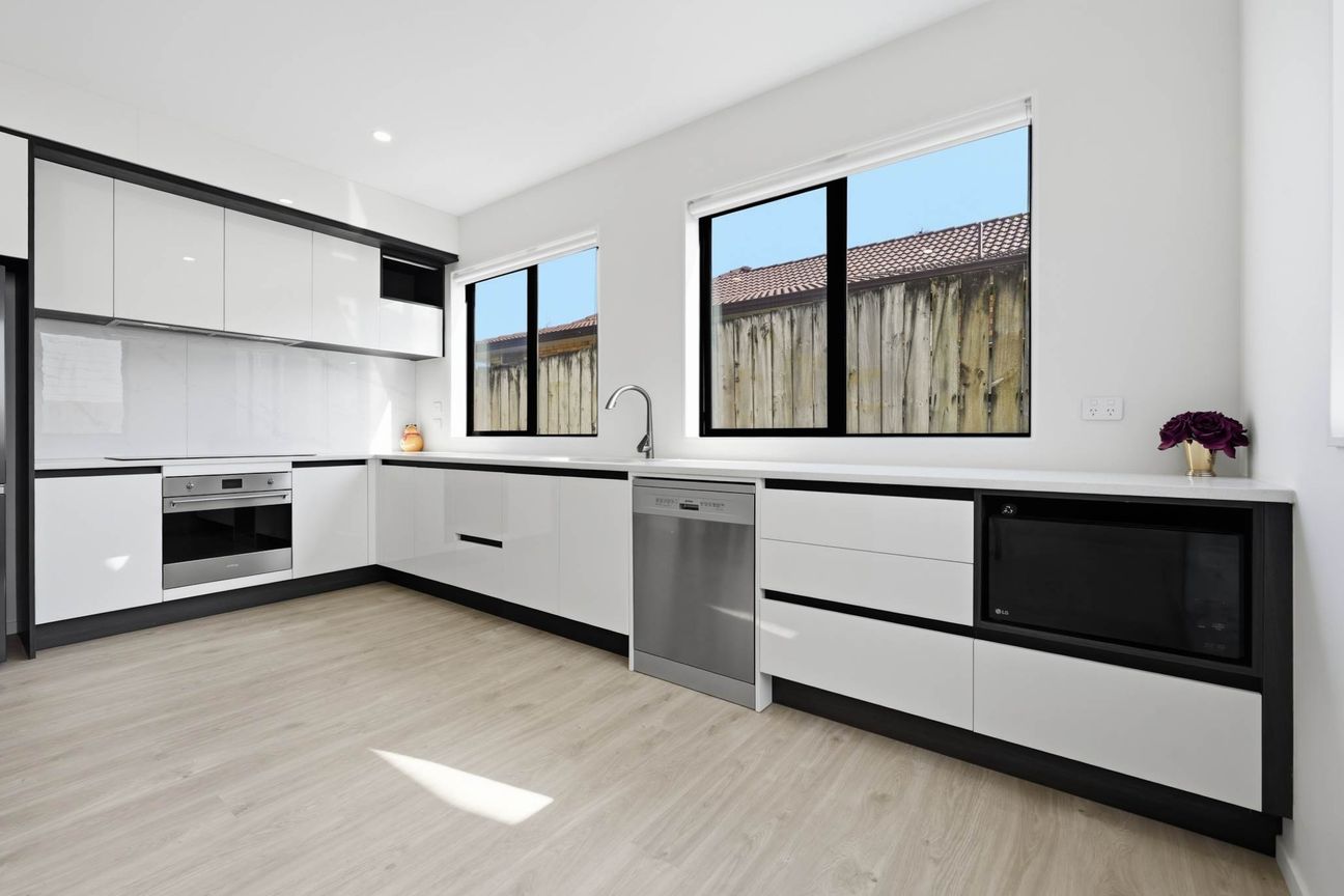 Modern Macleans Zone Living - Fler