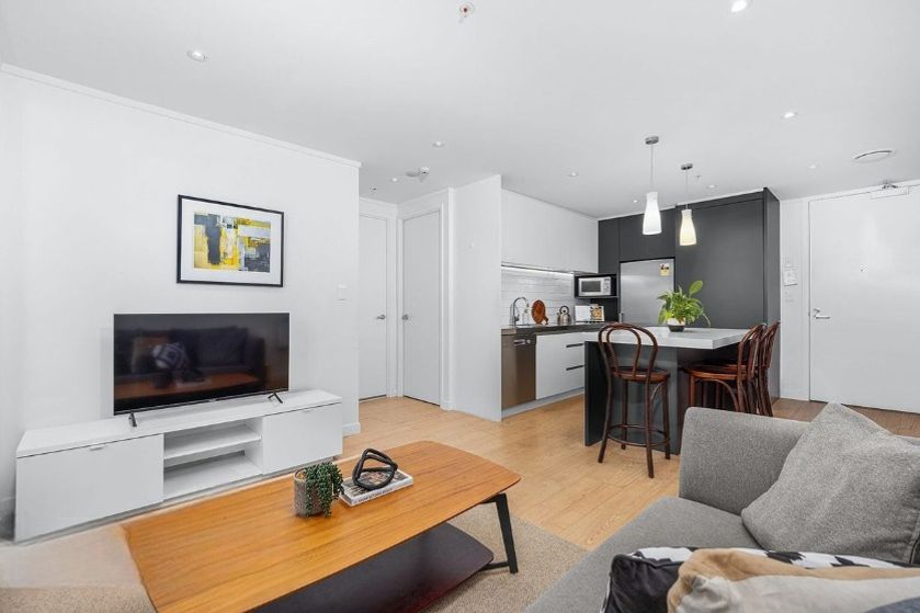 Stunning Two Bedroom Furnished Apartment - Aanzicht 4