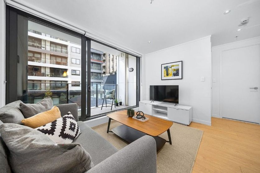Stunning Two Bedroom Furnished Apartment - Aanzicht 2