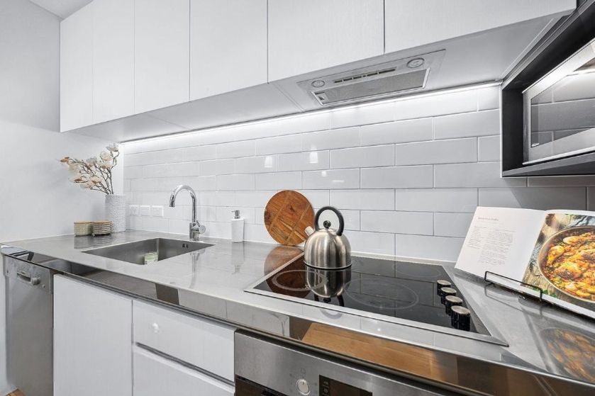 Stunning Two Bedroom Furnished Apartment - Aanzicht 5