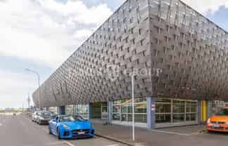 CHARACTER OFFICE WITH SEVEN CAR PARKS