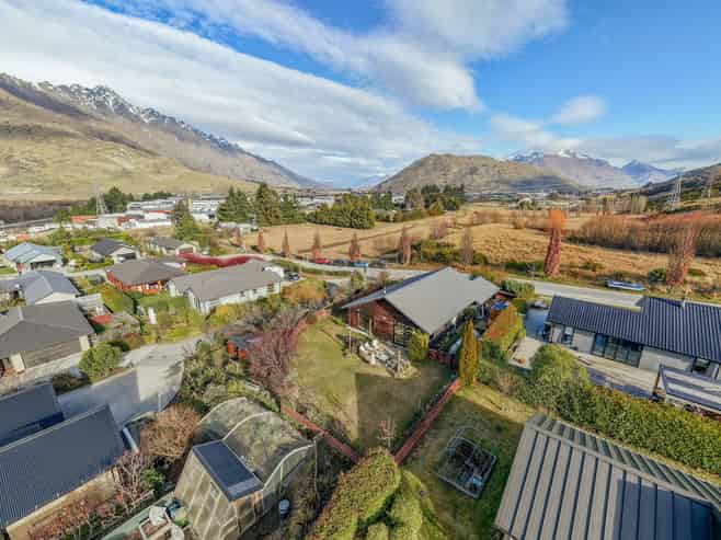 1 Witley Lane, Lower Shotover