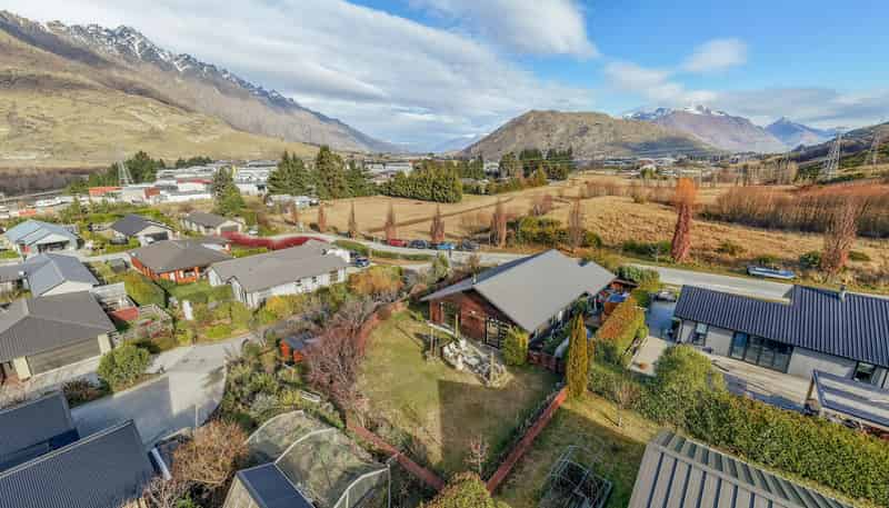 1 Witley Lane, Lower Shotover