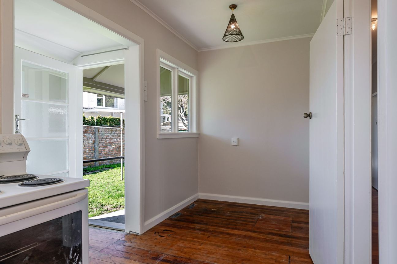 Charming 3-Bedroom House for Rent in West End, Palmerston North – $700 per Week - Vista 4