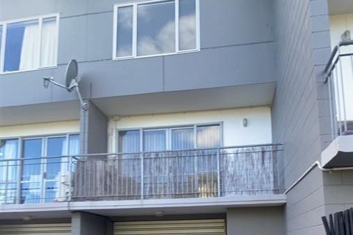 Modern Two Bedroom Townhouse - Vista 2