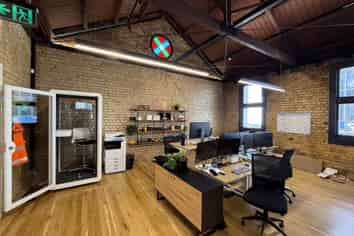 CHARACTER CORNER OFFICE WITH PROFILE
