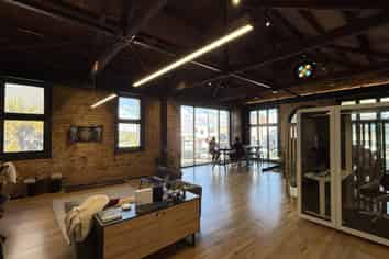 CHARACTER CORNER OFFICE WITH PROFILE
