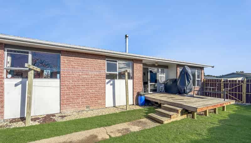 64 Dunbeath Crescent, Kew