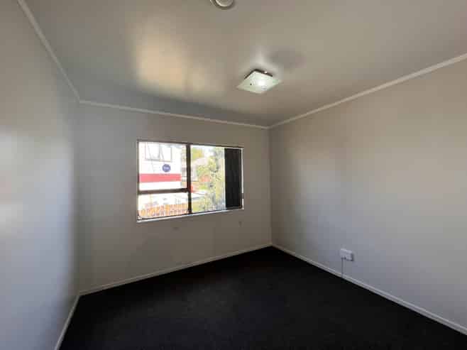 32A Sikkim Cres, Clover Park