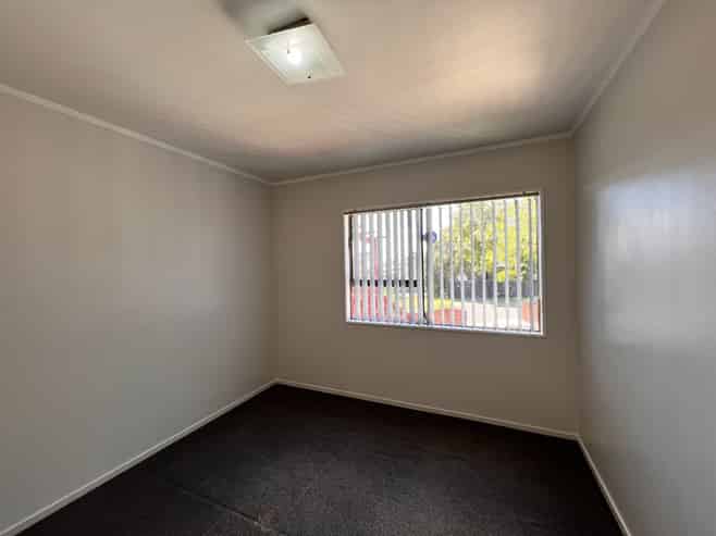32A Sikkim Cres, Clover Park