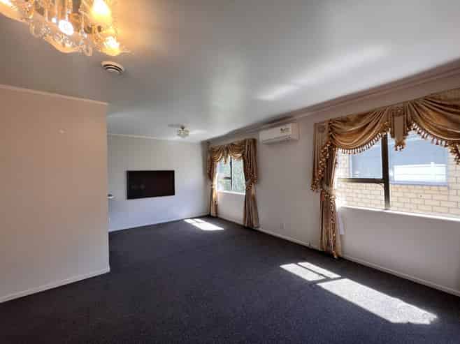 32A Sikkim Cres, Clover Park