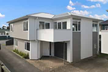 2/1161 Victoria Street, Whitiora