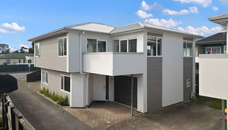 2/1161 Victoria Street, Whitiora