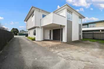 2/1161 Victoria Street, Whitiora