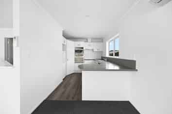 2/1161 Victoria Street, Whitiora