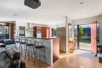 16 Braddock Grove, Pauanui