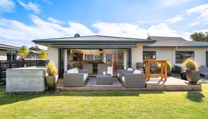 16 Braddock Grove, Pauanui