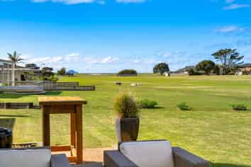 16 Braddock Grove, Pauanui
