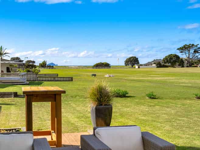16 Braddock Grove, Pauanui